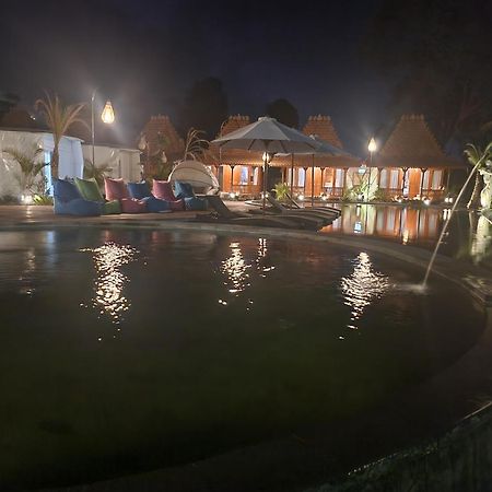 Starlake Villa & Glamping Kubupenlokan Eksteriør billede